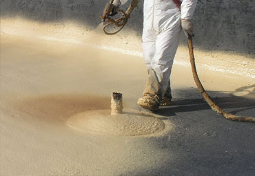 What are the benefits to spray foam roofing in Des Moines?